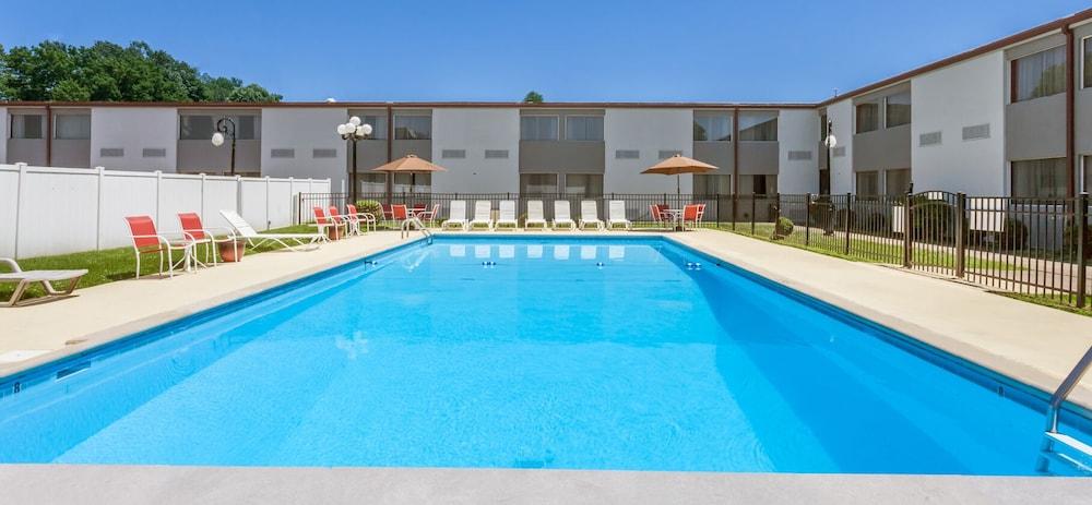 Ramada By Wyndham Henderson/Evansville Exterior photo