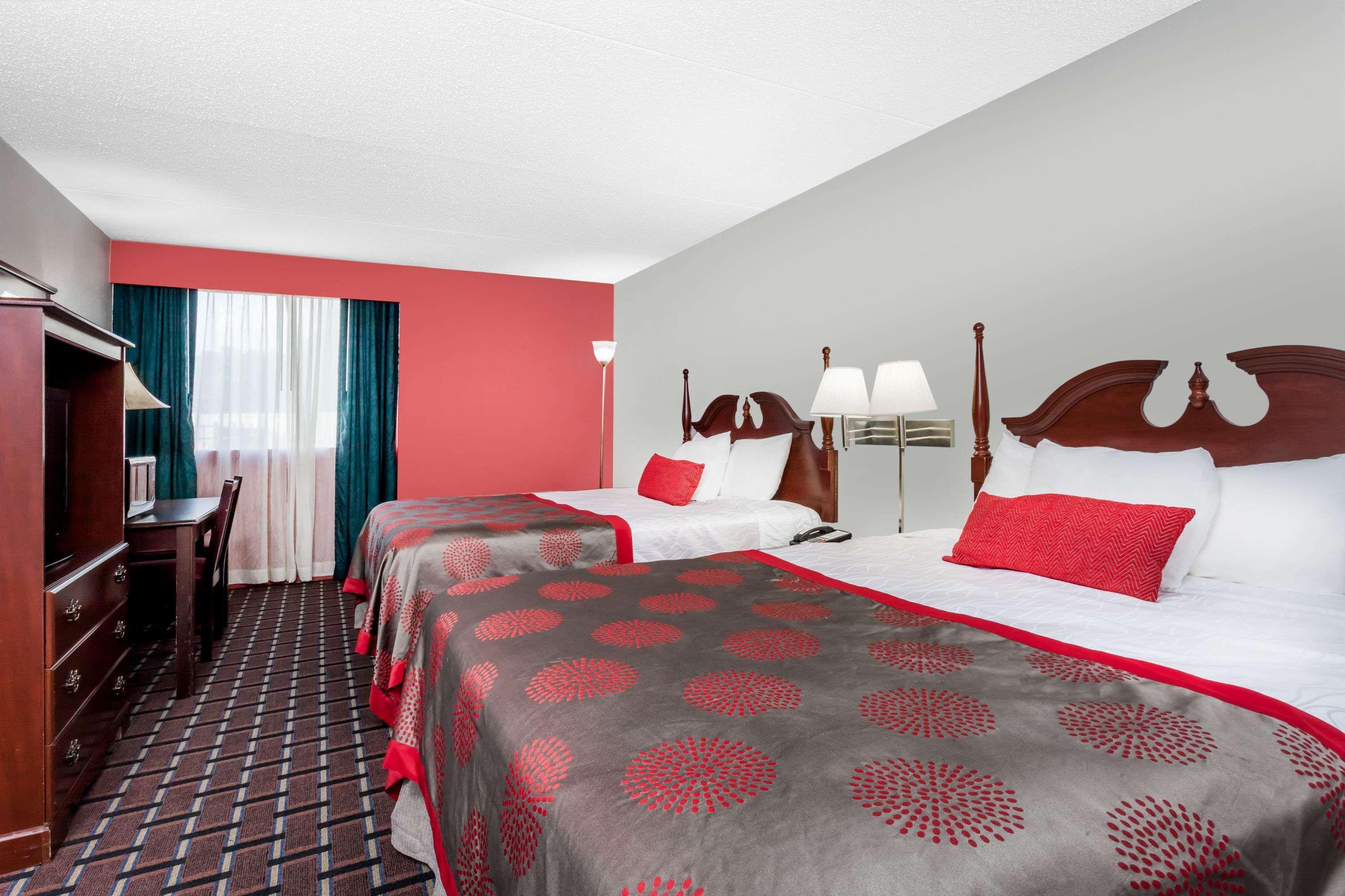 Ramada By Wyndham Henderson/Evansville Exterior photo