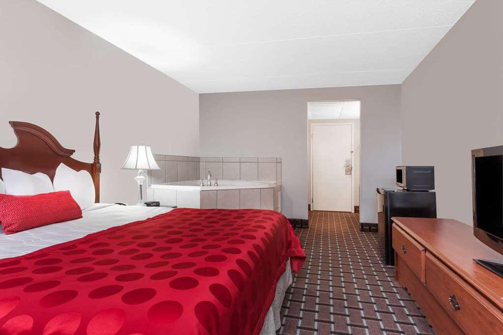 Ramada By Wyndham Henderson/Evansville Room photo