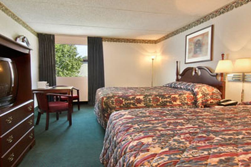 Ramada By Wyndham Henderson/Evansville Exterior photo