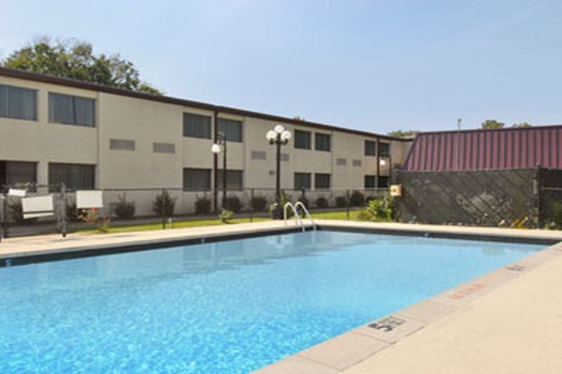 Ramada By Wyndham Henderson/Evansville Exterior photo