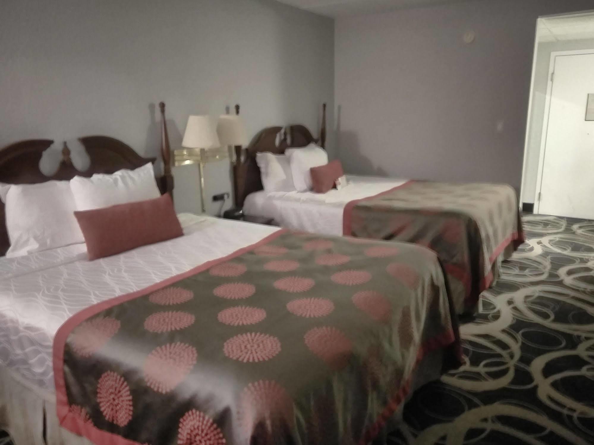 Ramada By Wyndham Henderson/Evansville Exterior photo